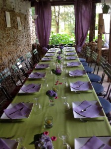 Soirée entre amis sous le pigeonnier